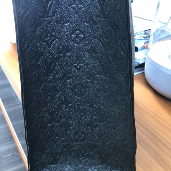 Authentic Louis Vuitton Black All Leather Large tote Bag. On the go LIKE NEW!! - Picture 7 of 17